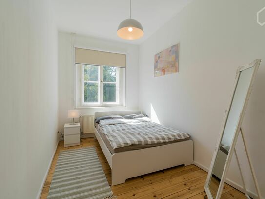 Gemütliche vollmöblierte 2-Zimmer-Wohnung mit Balkon in schöner, ruhiger und gut angebundener Lage
