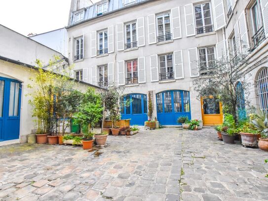 Superb typical Parisian flat refurbished in the center of Paris - 2P