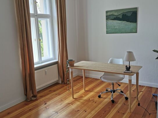 Living exclusivly in a 3-room apartment directly on the „Heiliger See“