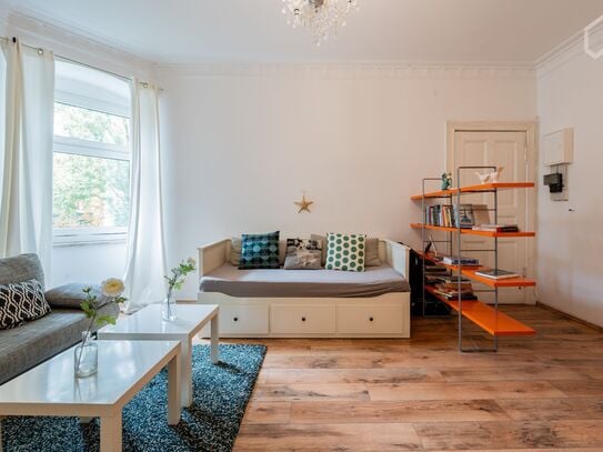 Neat & spacious flat in quiet street