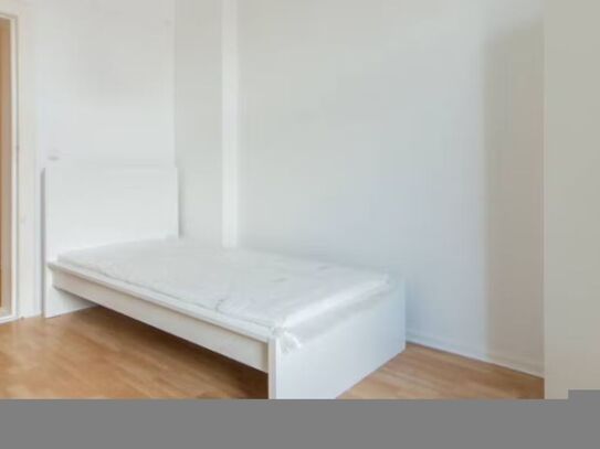 Schönes gemütliches Zimmer in der Rheinstraße mit Balkon in Berlin