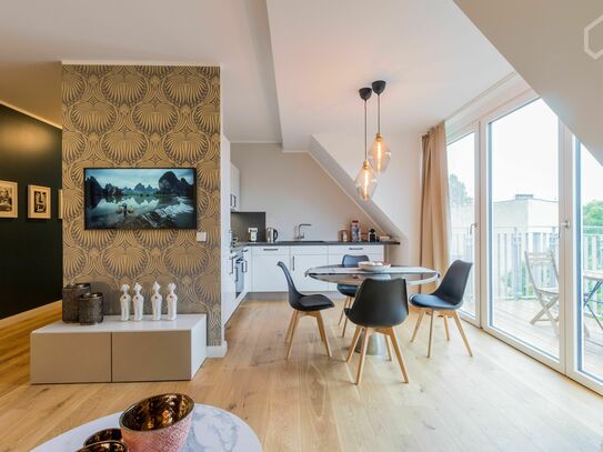 Luxuriöses 2-Zimmer Penthouse Apartment in Berlin-Lichtenberg mit großem sonnigen Balkon und Airconditioning (360° Rund…