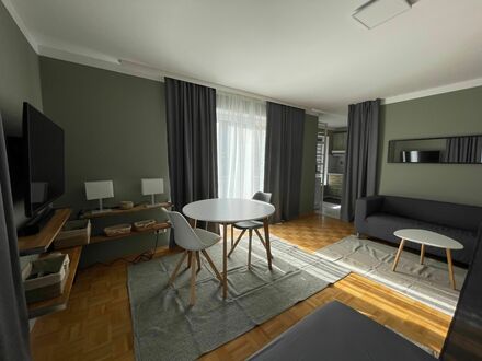 Direkt am Waldpark: Neu möblierte ruhige 1-Raum-Wohnung mit 2 Balkonen in perfekter Lage in Stadtvilla