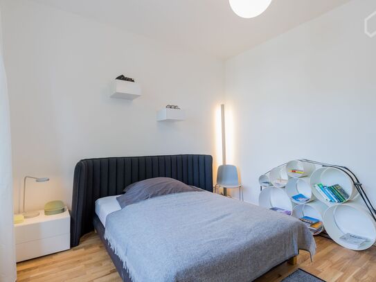 Moderne, helle und ruhige 2 Zimmer Businesswohnung mit Balkon im denkmalgeschützen Altbau im grünen Pankow