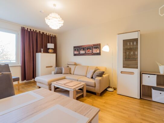 Comfortable 3-Room Apartment with South-Facing Balcony in Desirable Schöneberg Location