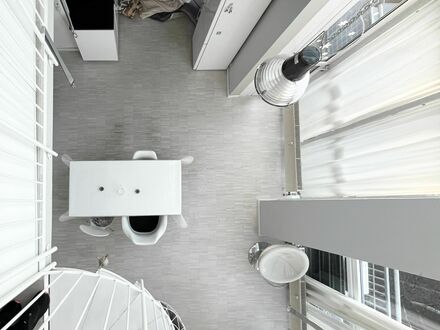 Exklusive Dachgeschoss Maisonnette Wohnung mit zwei Südbalkonen in Prenzlauerberg + Tiefgarage