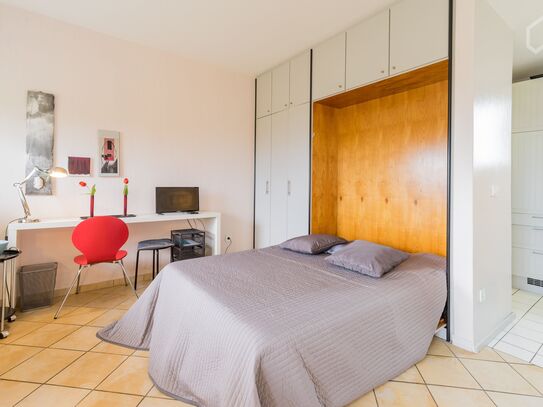 Great apartment in Charlottenburg with private access to lake and balcony