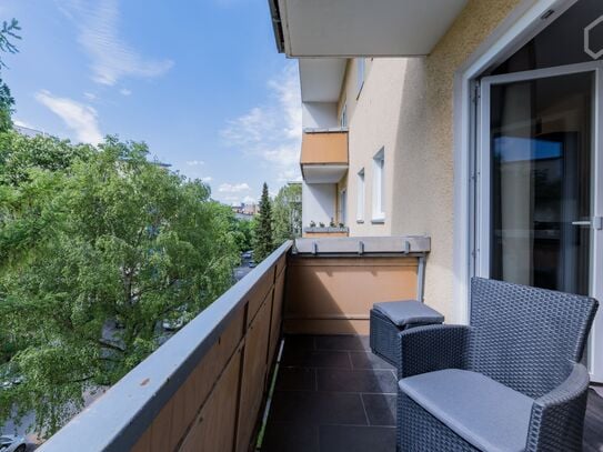 Modern studio - brand new - with a large balcony - on Bayerischer Platz