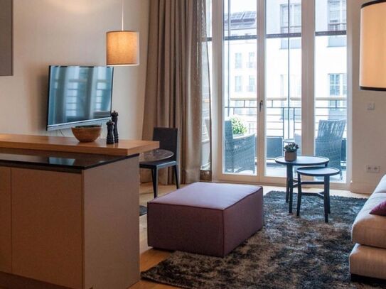 Superior apartment in the middle of Düsseldorf city center. Top transport connections, balcony and a lot of feel-good e…