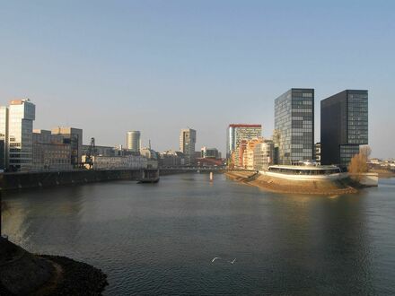 Medienhafen: Häuschen im Hinterhof, 2 Zimmer