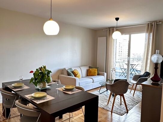 New and carefully furnished three-room apartment with a wonderful view of Paris