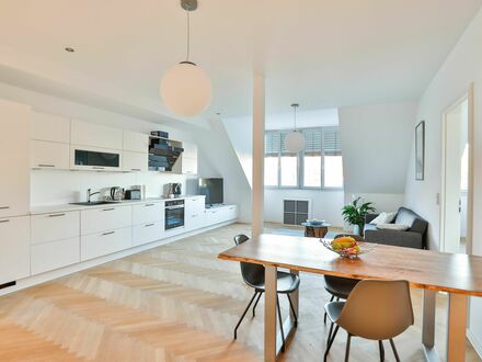 Modernes, helles Luxus-Apartment mit exklusiven Möbeln in Charlottenburg | Modern, bright luxury apartment with exclusi…