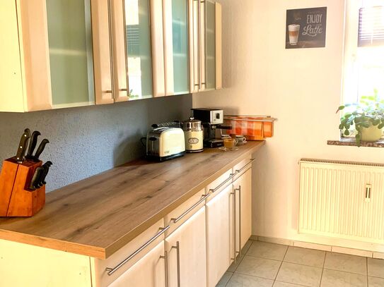 2.5 room apartment, quiet outskirts, 15 min to center Leipzig, 5 min to the highway+5 min to the lake, in the green wit…