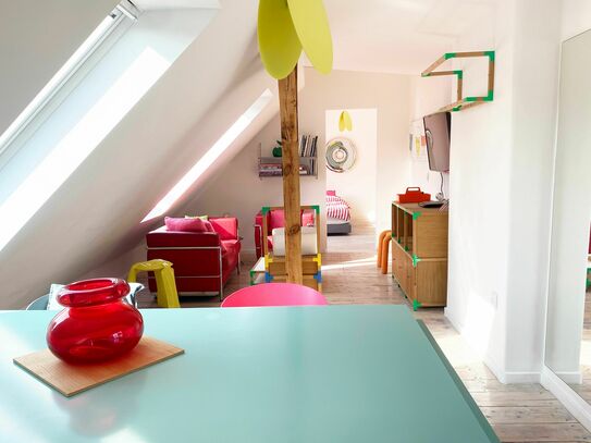 Farbenfrohe Wohnung mit Designermöbeln in Hamburg Rotherbaum
