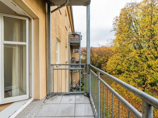 ✨ Sunny 2-Room Oasis in Berlin with South-Facing Balcony & Great Connections! ✨