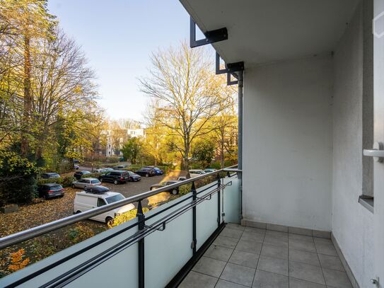 Completely newly furnished and renovated apartment in Hamburg-Eppendorf, near UKE including parking space