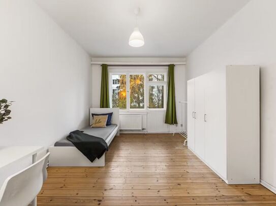 Schönes gemütliches Zimmer in der Friedrichsbrunner Straße mit Balkon in Berlin