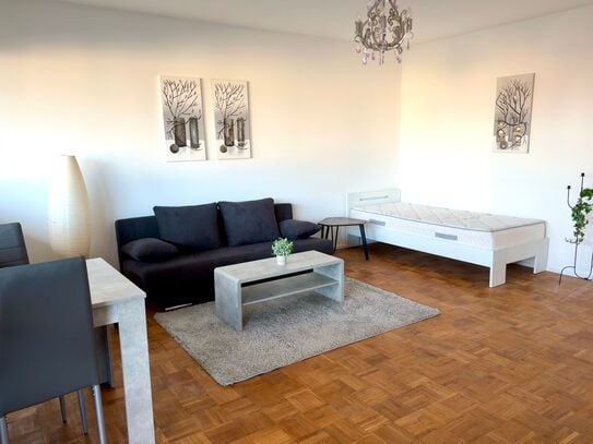 Gemütliches und helles 37 m² Apartment mit großem Balkon und Top-Anbindungs Studio im Zentrum von Augsburg