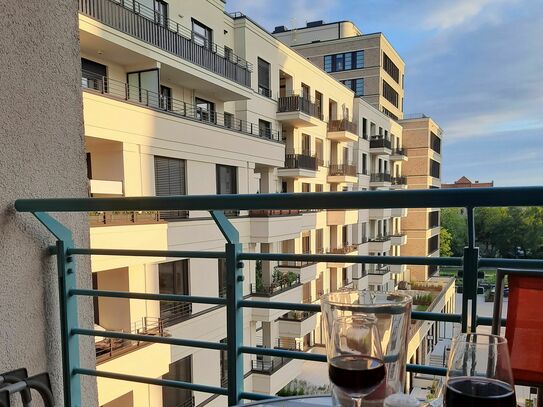 Schönes, gut geschnittenes und ruhiges Apartment direkt an der Spree in Charlottenburg