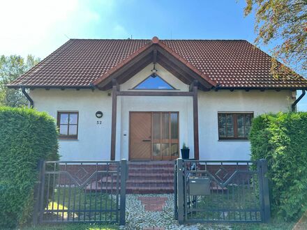 Großes Einfamilienhaus mit viel Platz und schönem Garten im familienfreundlichen Stahnsdorf zwischen Berlin und Potsdam