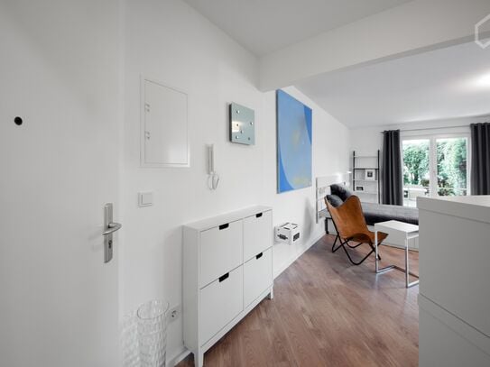 Top furnished apartment in a quiet, convenient location. Smart home, WiFi, alarm system, parking space, sauna.