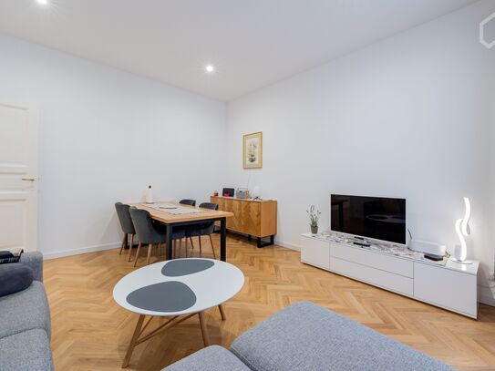 Stilvolle und voll möblierte 2-Zimmer-Wohnung in Berlin, Charlottenburg