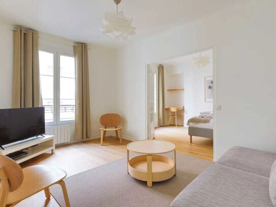 One Bedroom Apartment near Canal Saint-Martin - Quartier Vibrant