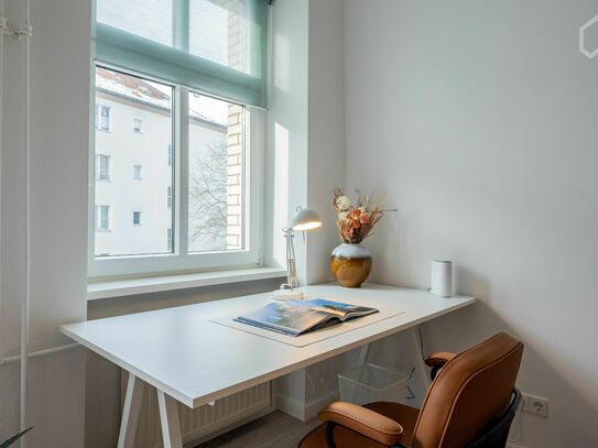 Absolut ruhige sonnige 2 Zimmer Küche, Bad mit Balkon, modern