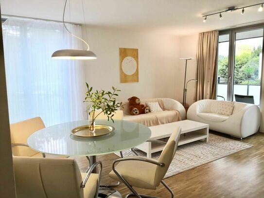 Sehr schöne, helle Designer-Wohnung in Uptown München