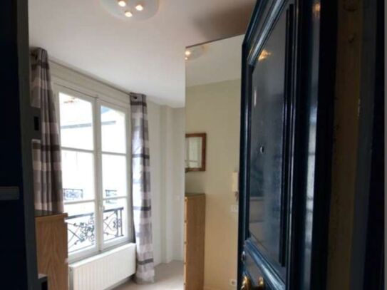 Stylish 3-Bedroom Apartment in Historic Hôtel de Savourny