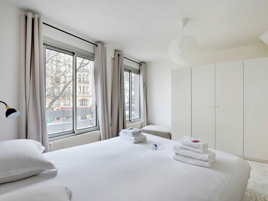 Flat of 84m2 located in the 14th district of Paris. Close to transport