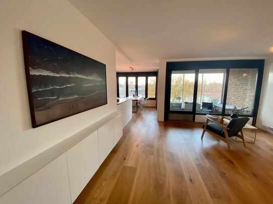 Luxurious 3.5-Room Apartment with Lake View and High-Quality Amenities in Düsseldorf