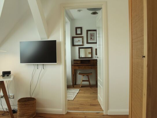 Light-flooded, modern two-room apartment in the developed attic of an early 20th century house, Berlin - Amsterdam Apar…