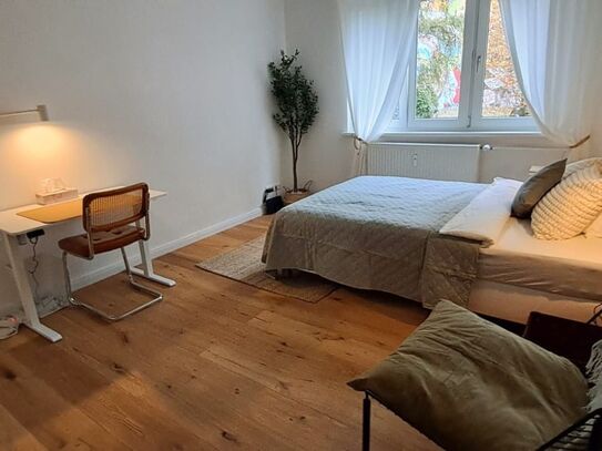 Helles & Ruhiges Privates Zimmer in Neukölln