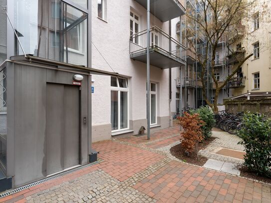 Beautiful 1-room apartment in a central location in Munich (renovated old building)