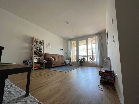 Sehr moderne Wohnung im Prenzlauer Berg mit großem Balkon