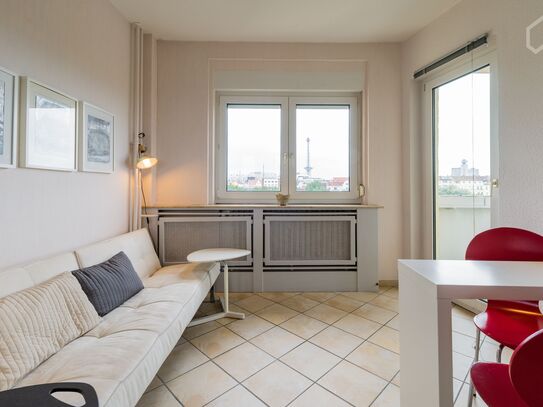 Great apartment in Charlottenburg with private access to lake and balcony