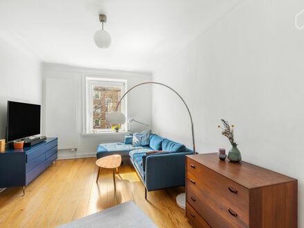 helle Altbauwohnung in einem schönen Jugendstilhaus | Beautiful and cute apartment, Hamburg