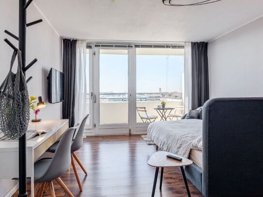 Studio Apartment mit Schwimmbad, Sauna und Stellplatz in München