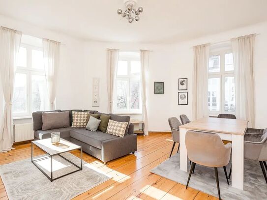 Sonnendurchfluteter Altbau, modern eingerichtet und sehr gut angebunden, in Charlottenburg für bis zu 6 Personen.