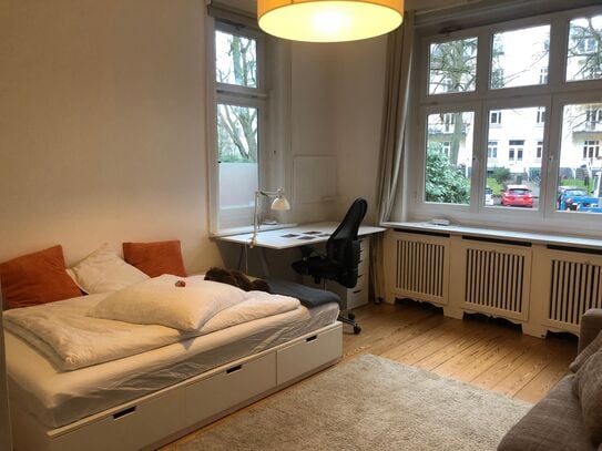 large, modern and beautiful 4 bedroom flat in Othmarschen