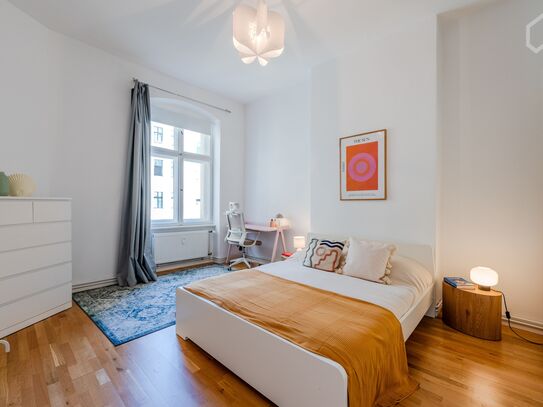 Spacious and Bright 2.5 Room Apartment with Home Office in Prenzlauer Berg, Berlin