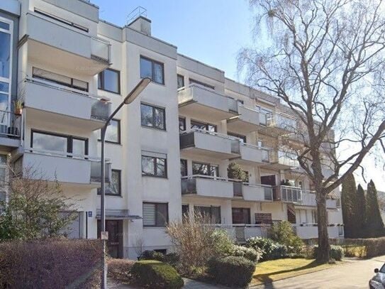 Möblierte 3 Zimmer-Wohnung: Zentral & Exklusiv mit 02 Balkone, Keller und Stellplatz