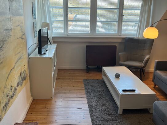 Spacious and beautiful home, 2 1/2 rooms in Hamburg-Rissen