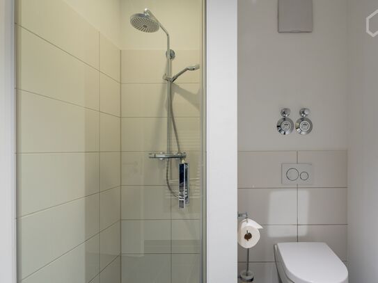 Modern 3-room flat, 2 bathrooms, located in Friedrichshain