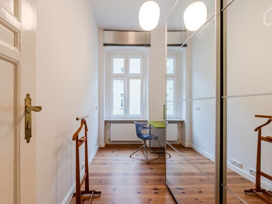 Charming Old Building Apartment in Friedrichshain with Modern Features and Spacious Living Area, Berlin - Amsterdam Apa…