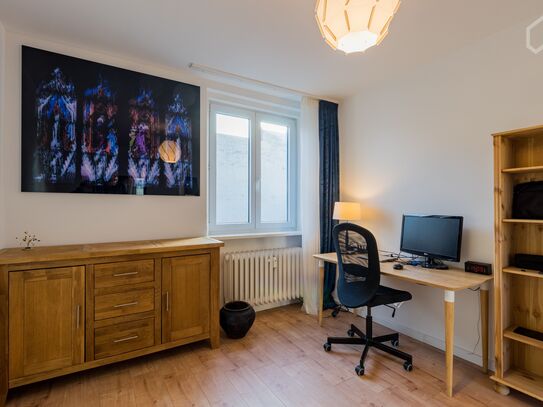 Air-conditioned 3-room apartment in Charlottenburg. Quiet & fully equipped