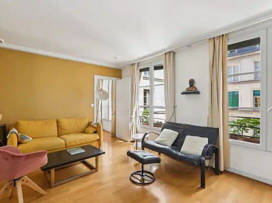 Elegant 43m² Apartment on Rue de Rivoli with Courtyard View in Paris' 1st Arrondissement