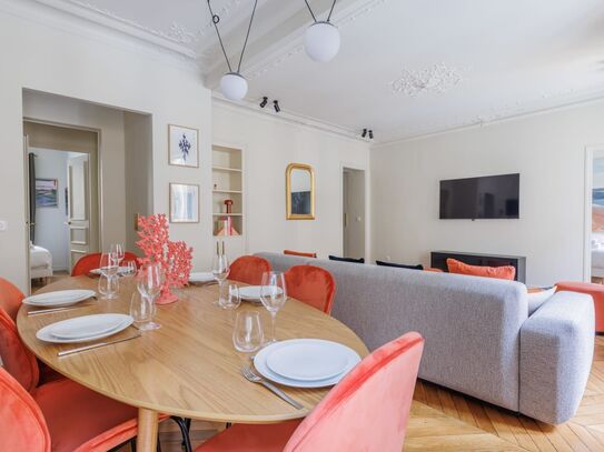 Stylish Mobility: Exquisite Apartment in Saint-Germain-des-Prés