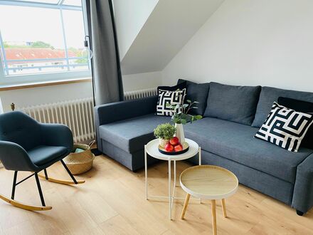 Purer Wohngenuss - 2 Zimmer DG-Wohnung in Köln mit Balkon | Pure living pleasure 2-room attic apartment in Cologne with…